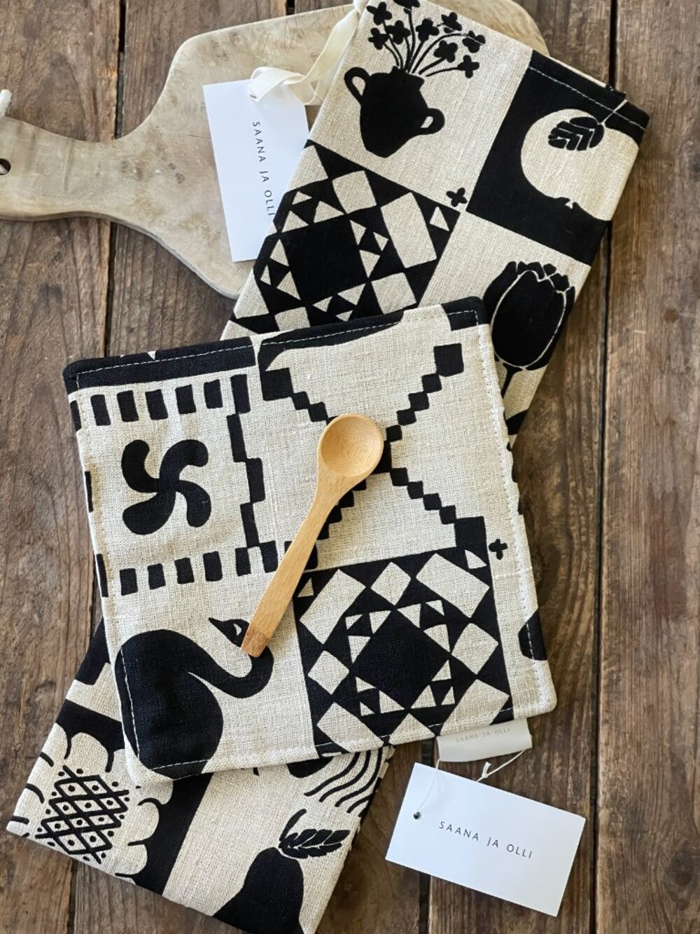Kaukana Kotoa Pot Holder/trivet + Kaukana Kotoa Finnish Hemp Tea Towel
